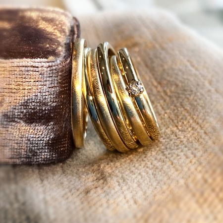 Stableringer i gultgull